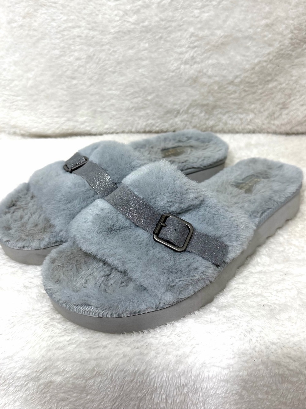 Koolaburra by UGG Furr-Ah slide sandals featuring a plush grey faux-fur size 8